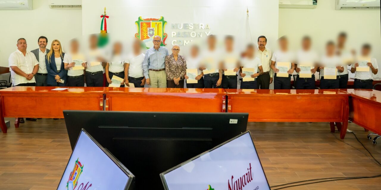 Impulsan Miguel Ángel Navarro y Beatriz Estrada la reinserción social con entrega de preliberaciones y apoyos económicos