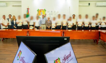 Impulsan Miguel Ángel Navarro y Beatriz Estrada la reinserción social con entrega de preliberaciones y apoyos económicos