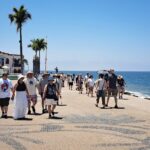 Disfrutan turistas su estancia en Puerto Vallarta