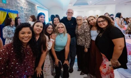Miguel Ángel Navarro y Beatriz Estrada reconocen labor de educadoras y educadores en Nayarit