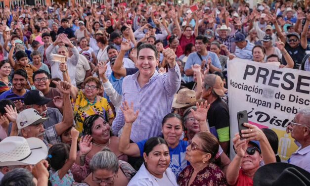 Tuxpan refrenda su respaldo a Héctor Santana