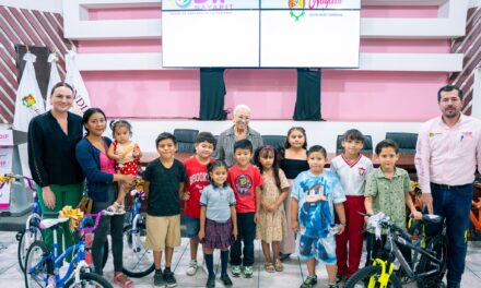 DIF Nayarit entrega bicicletas y alegría a la niñez en Tepic