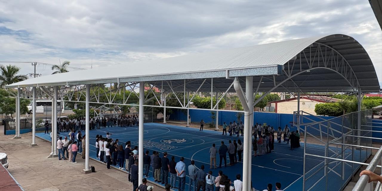 ¡INAUGURAN TECHADO DE USOS MÚLTIPLES EN LA PREPARATORIA BENITO JUÁREZ!