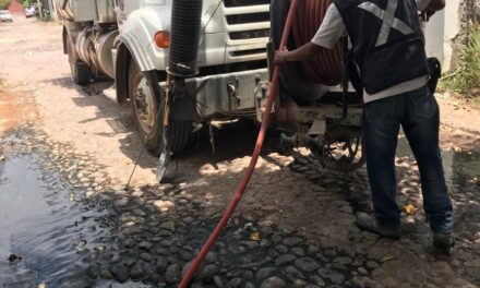 ¡MANTENIMIENTO A LA RED SANITARIA EN ACAPONETA!