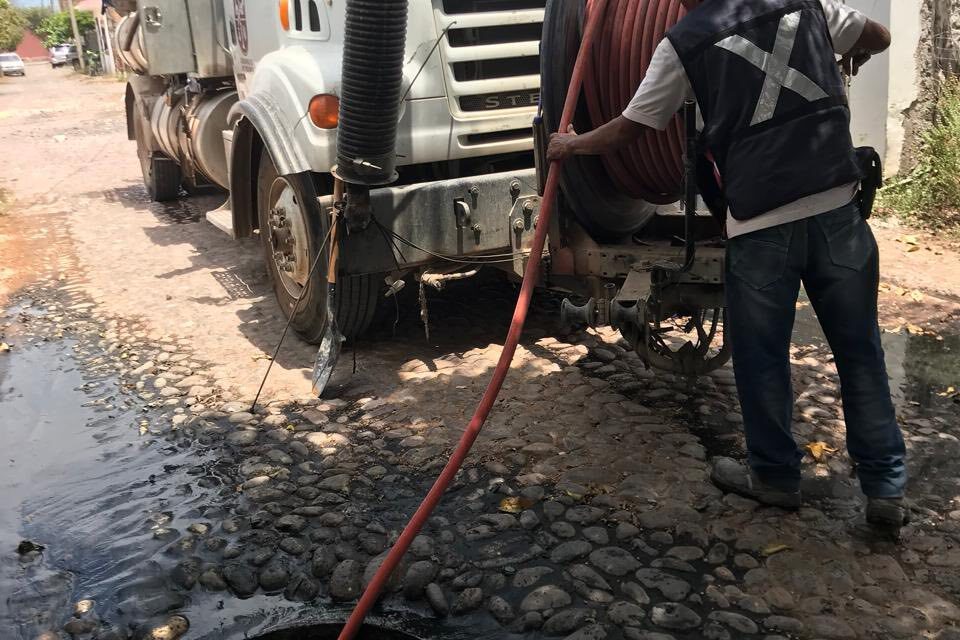 ¡MANTENIMIENTO A LA RED SANITARIA EN ACAPONETA!