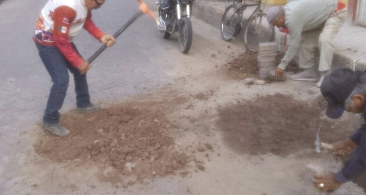 ¡PRECAUCIÓN EN CALLE MORELOS POR TRABAJOS DE MANTENIMIENTO DE ADOQUINADO!