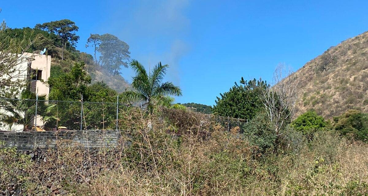 ¡PROTECCIÓN CIVIL XALISCO ATIENDE INCENDIO CERCA DEL FRACCIONAMIENTO CANOAS!