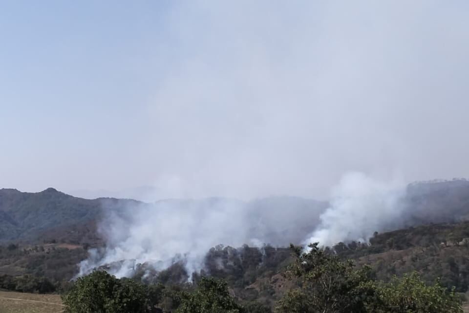 ¡PROTECCIÓN CIVIL Y BOMBEROS DE XALISCO ATIENDEN INCENDIO FORESTAL EN EL REFUGIO!