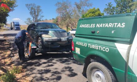 SSPC BRINDA AUXILIO CARRETERO CON ÁNGELES NAYARITAS