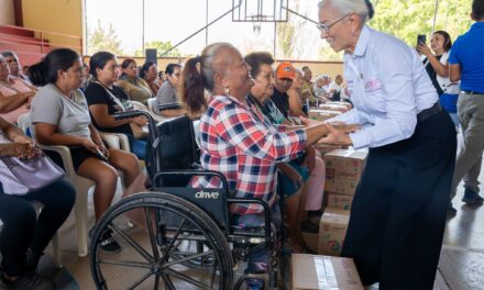 ¡BEATRIZ ESTRADA ACERCA BIENESTAR Y ESPERANZA A FAMILIAS DE AHUACATLÁN CON “LATIDOS DEL CORAZÓN”!