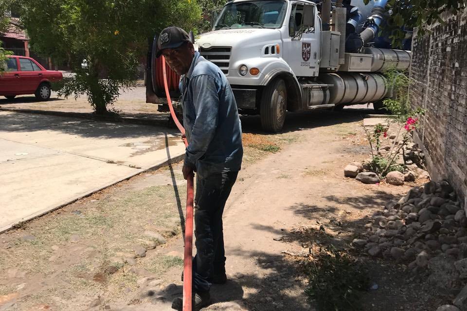 ¡OROMAPAS ACAPONETA CONTINÚA CON TRABAJOS DE DESAZOLVE!