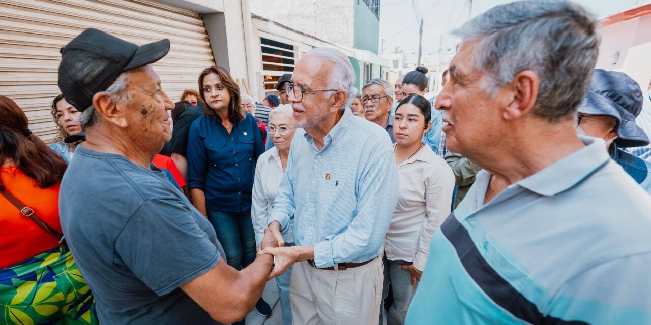 Entregan Miguel Ángel Navarro y Beatriz Estrada rehabilitación de calle en Tepic