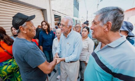 Entregan Miguel Ángel Navarro y Beatriz Estrada rehabilitación de calle en Tepic