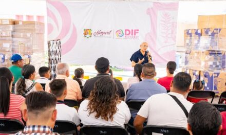 Beatriz Estrada fortalece el equipamiento escolar con entrega de apoyos a planteles educativos