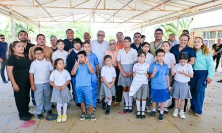 Miguel Ángel Navarro y Beatriz Estrada impulsan nuevas obras y apoyos en la primaria “Octavio Paz” de Tepic