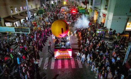 Un éxito el Desfile de las Sonrisas, con miles de familias junto a Geraldine