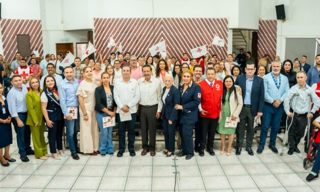 Beatriz Estrada fortalece la Colecta Anual de la Cruz Roja en Nayarit