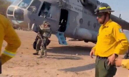 Llega aeronave a reforzar combate de incendio en La Yesca