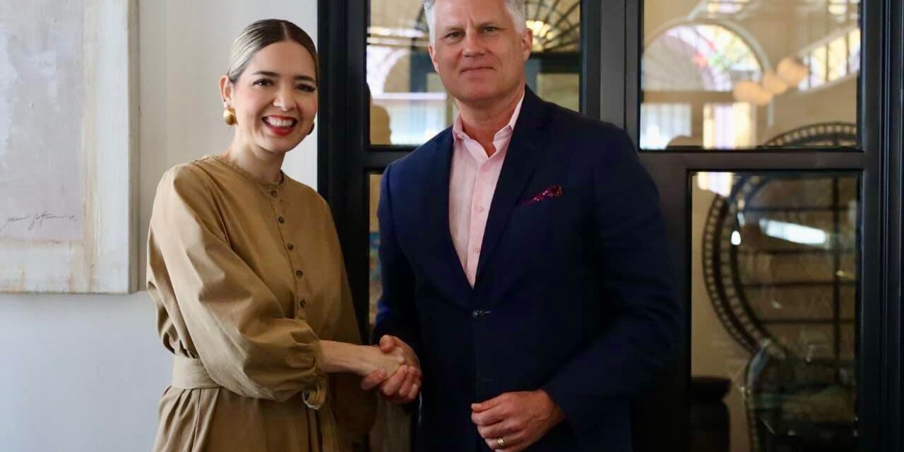 Se reúne Estrella Palacios con Embajador de Canadá en México, Cameron MacKay