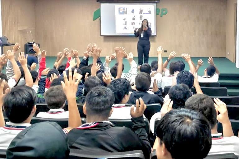 Promueve Seguridad Pública y Vialidad Tepic el uso responsable de las redes sociales entre jóvenes