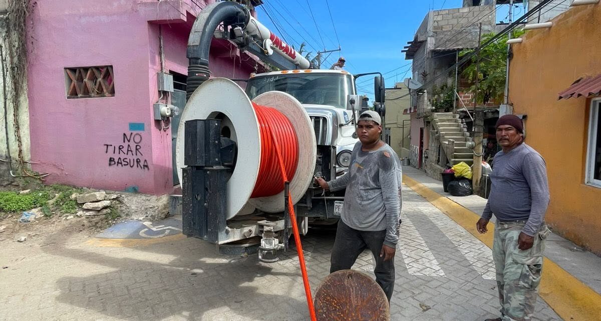 ¡MANTENIMIENTO EN LA RED SANITARIA DE SAYULITA PARA EVITAR TAPONAMIENTOS!