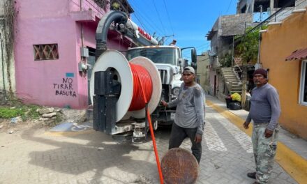 ¡MANTENIMIENTO EN LA RED SANITARIA DE SAYULITA PARA EVITAR TAPONAMIENTOS!