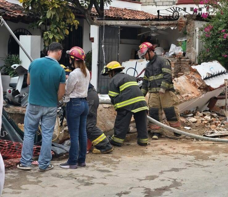 ¡COLAPSO DE ESTRUCTURA Y CONTENCIÓN DE FUGA DE GAS LP!
