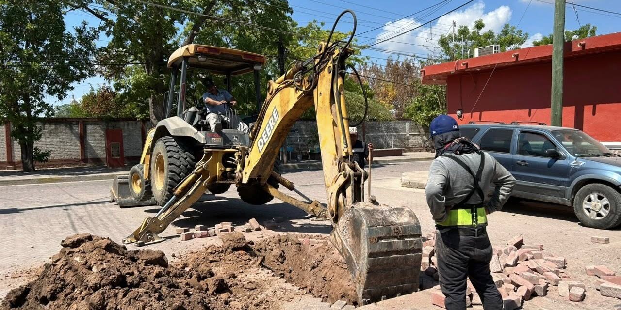 ¡REPARAN RED DE DRENAJE SANITARIO EN LAS COLONIAS!