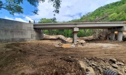 A punto de concluir puente vehicular de El Floreño en Tepic
