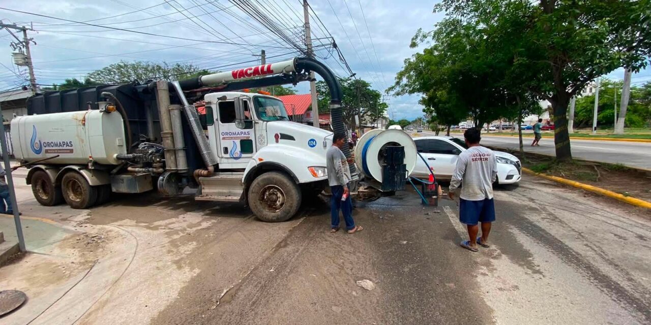 ¡OROMAPAS NO DESCANSA! CONTINÚAN REPARANDO FUGAS, ATENDIENDO TAPONAMIENTOS Y LLEVANDO AGUA POTABLE