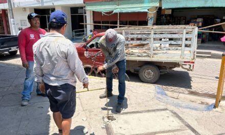 ¡REALIZAN MANTENIMIENTO Y DESAZOLVE EN EL MERCADO MUNICIPAL DE ACAPONETA!
