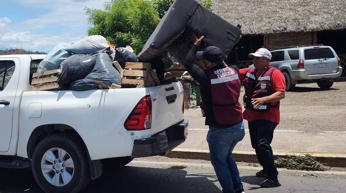 ¡TRABAJEMOS JUNTOS POR UN ACAPONETA MÁS LIMPIO Y SALUDABLE!