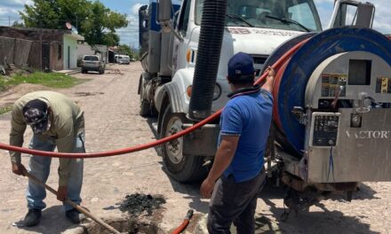 ¡OROMAPAS REALIZA DESAZOLVE PERMANENTE EN LAS COLONIAS INVINAY E INDEPENDENCIA!