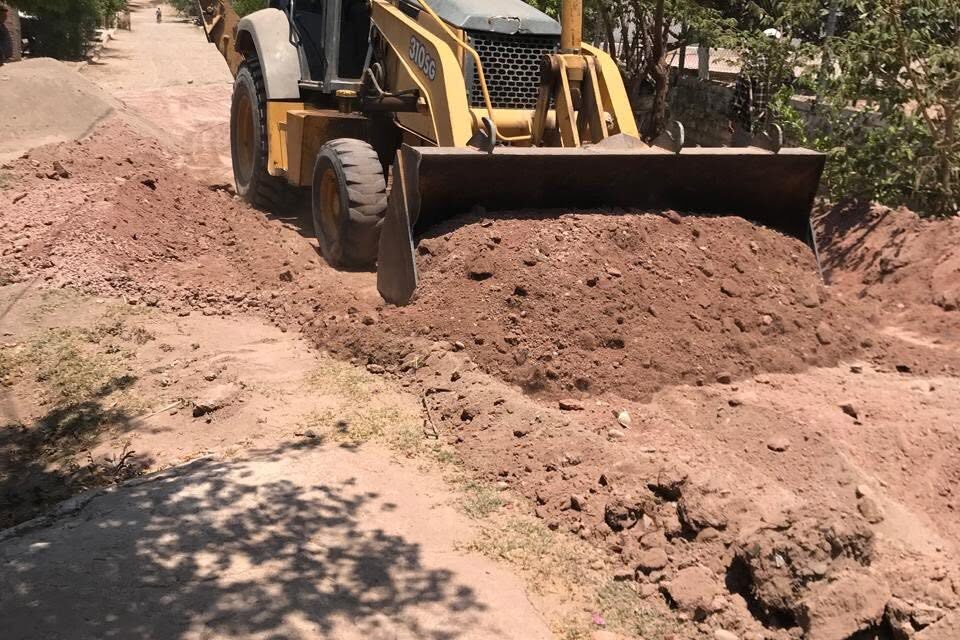 ¡AVANZAN LOS TRABAJOS DE DRENAJE SANITARIO EN ACAPONETA!