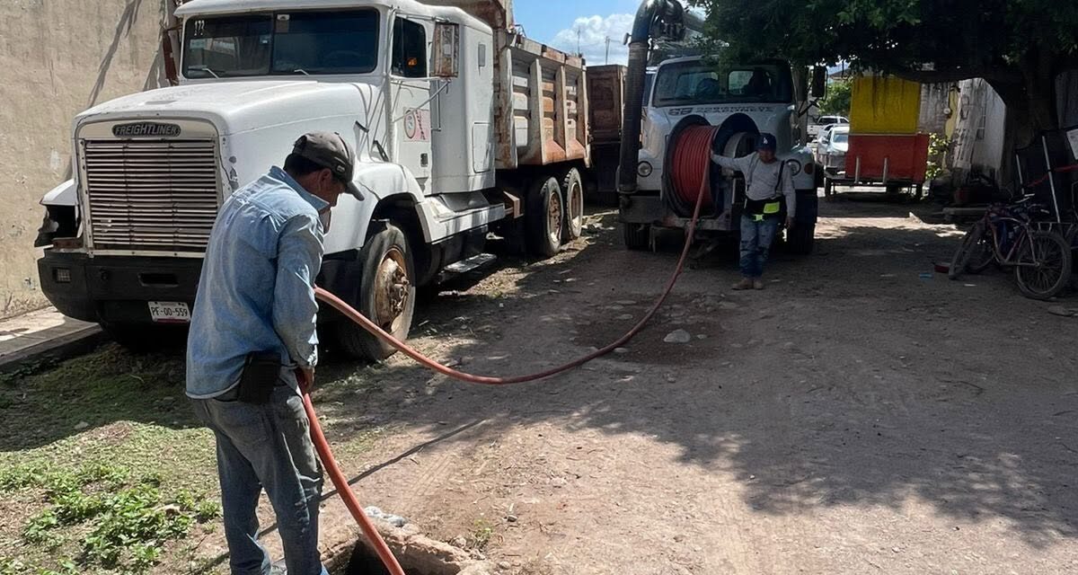 ¡OROMAPAS ACAPONETA REFUERZA EL DESAZOLVE Y LIMPIEZA DEL DRENAJE SANITARIO!