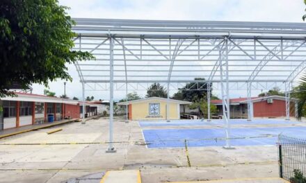 Avanzan domo y rehabilitación de cancha en la secundaria Ramona Ceceña, en Tepic