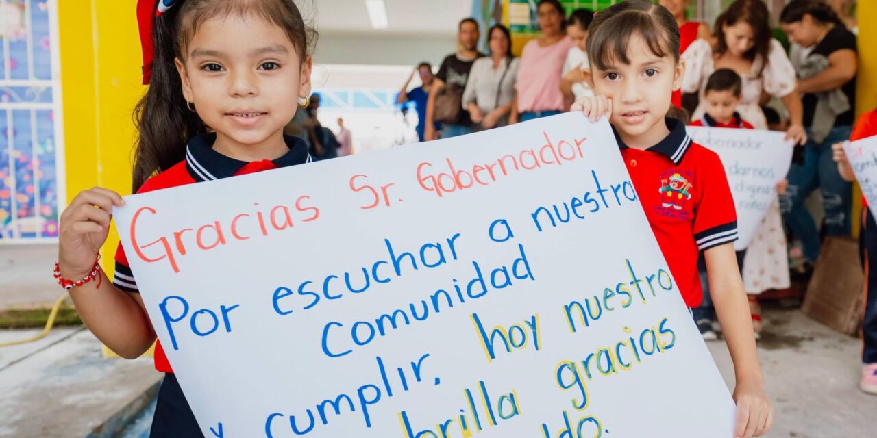 Miguel Ángel Navarro y Beatriz Estrada cumplen compromisos con preescolar de Tepic
