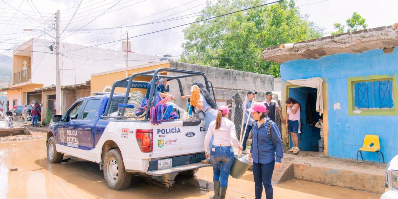 Gobierno y DIF Nayarit Estatal brindan apoyo inmediato a familias afectadas por las lluvias en Ahuacatlán