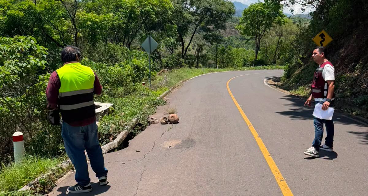 ¡SUPERVISAN AFECTACIONES EN LA CARRETERA A COFRADÍA DE CHOCOLÓN PARA RESTABLECER EL TRÁNSITO!