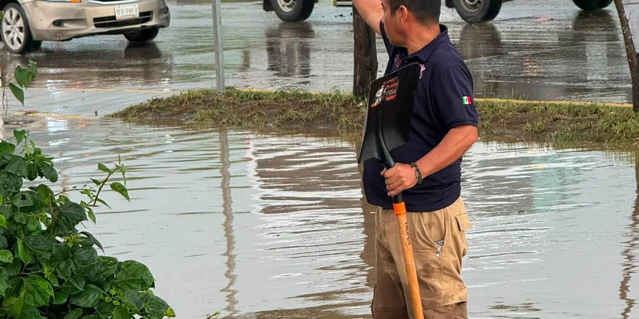 ¡ENCHARCAMIENTO EN BOULEVARD RIVIERA NAYARIT! PERSONAL YA TRABAJA PARA RESTABLECER LA CIRCULACIÓN