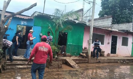 Servicios de Salud de Nayarit brindan atención integral a familias de Ahuacatlán tras inundaciones