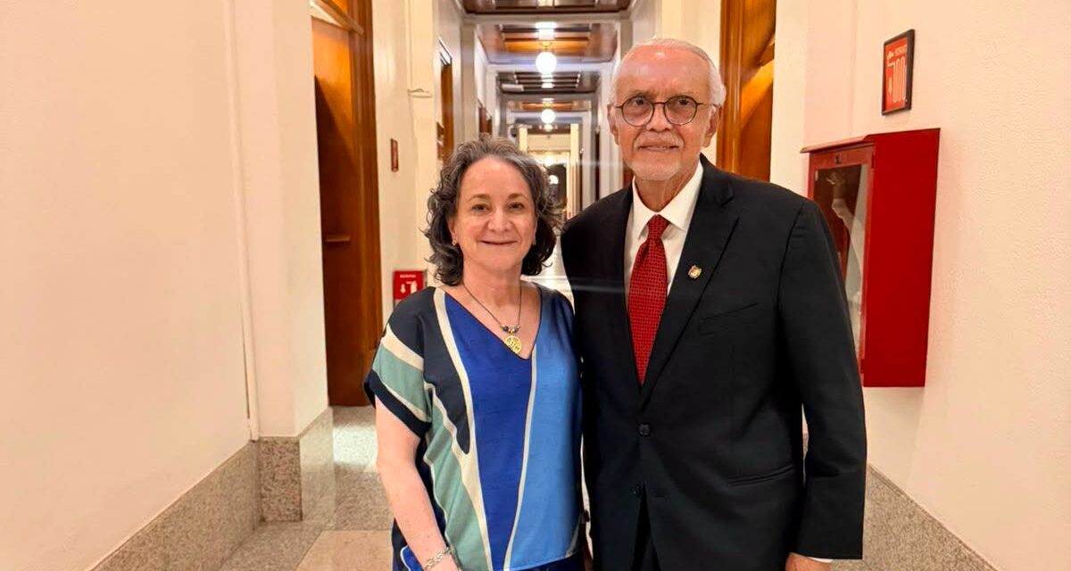 Miguel Ángel Navarro se reúne con la ministra Sara Irene Herrerías Guerra