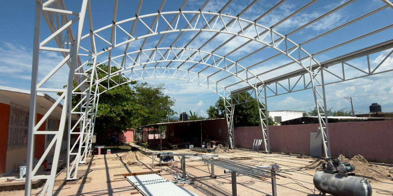 Impulsa Miguel Ángel Navarro infraestructura educativa en Santiago Ixcuintla