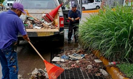 ¡MANTENER LAS ALCANTARILLAS LIMPIAS ES TAREA DE TODOS! EVITA TIRAR BASURA Y PREVÉN INUNDACIONES