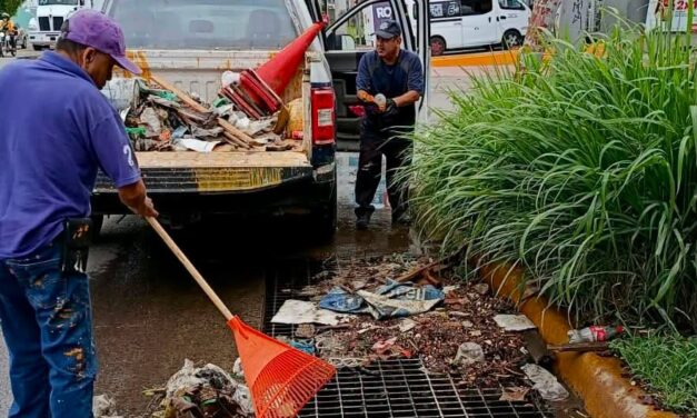 ¡MANTENER LAS ALCANTARILLAS LIMPIAS ES TAREA DE TODOS! EVITA TIRAR BASURA Y PREVÉN INUNDACIONES