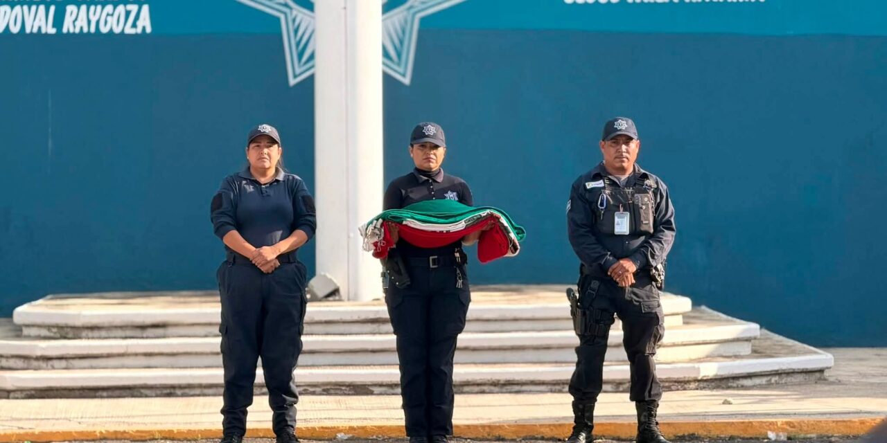 ¡HONORES A LA BANDERA REAFIRMAN EL COMPROMISO DE SERVIR A TEPIC CON DISCIPLINA Y VOCACIÓN!