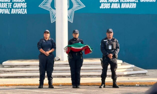¡HONORES A LA BANDERA REAFIRMAN EL COMPROMISO DE SERVIR A TEPIC CON DISCIPLINA Y VOCACIÓN!