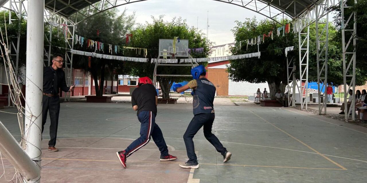 ¡FORTALECEN LA AUTOESTIMA Y EL AMOR PROPIO EN JÓVENES DE ACAPONETA!