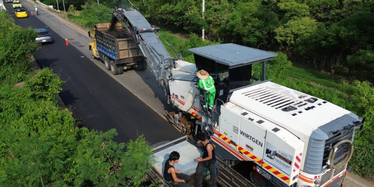 ¡CONTINÚAN LOS TRABAJOS DEL MEGABACHETÓN EN LA CARRETERA FEDERAL 200!