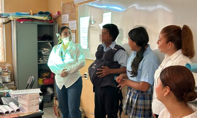 ¡LLEVAN PLÁTICAS DE PREVENCIÓN Y SALUD MENTAL A JÓVENES DE ACAPONETA!